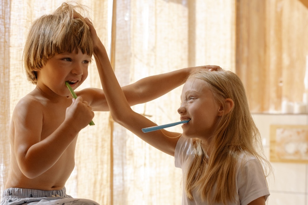 Children brushing their teeth