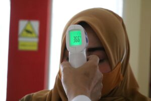 Forehead scan showing normal body temperature, a precaution before requesting a doctor's note online