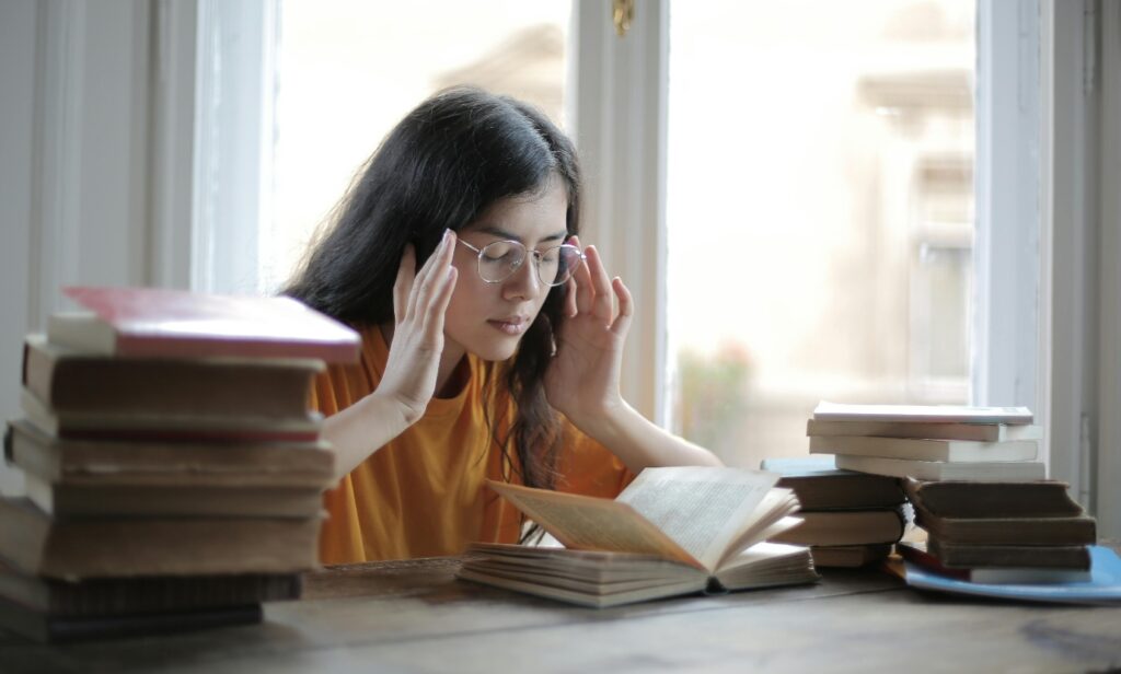 a girl having a headache